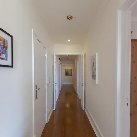 Flh Graca Family With View דירה *