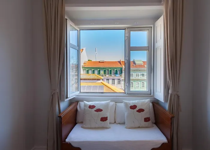 Flh Graca Family With View شقة